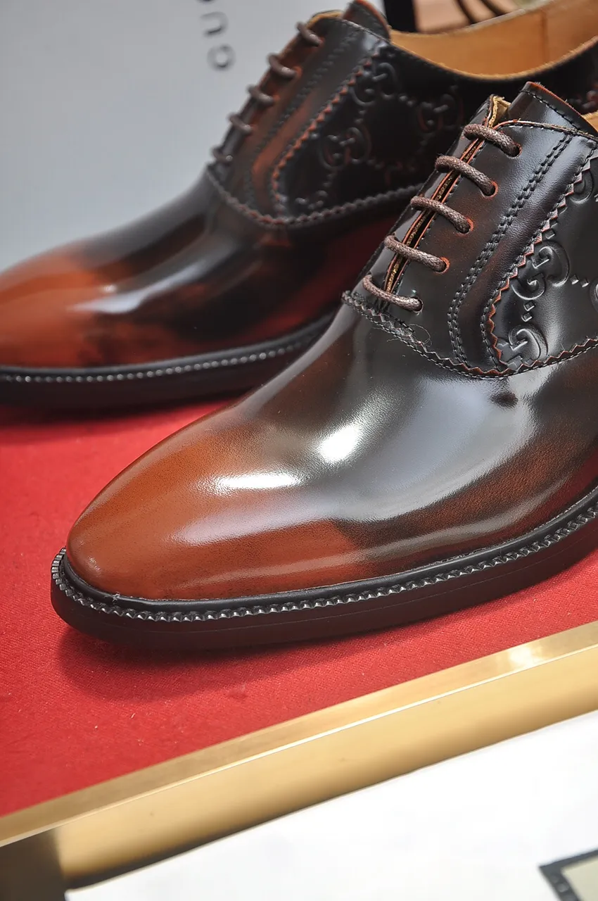 Men's shoes💰500💶Italy's top luxury men's shoe giant (GUCCI) (Gucci) (full cowhide lining) new arrival🍃Original European style🔰 Pleasant to the eye😍In order to make the shoes more durable and non-deformable🌀The production continues to follow traditional methods but there is still no lack of innovation💪Choose original sheepskin for the leather♻️ Smooth and natural And extra bright ⭐Made of imported cowhide, the first choice of rich people 38-45 (45 customized)